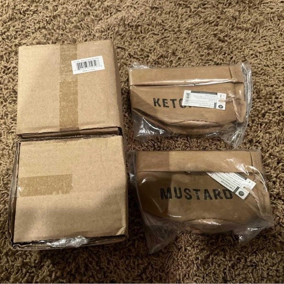 New washable paper mustard and ketchup party containers with ceramic inserts . - Picture 4 of 5